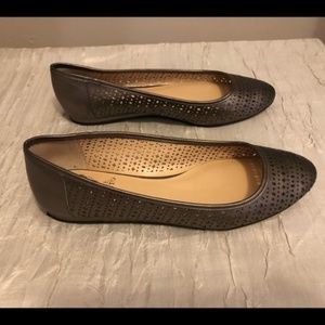 Vince Camuto Gunmetal Pewter Flats, Size 7